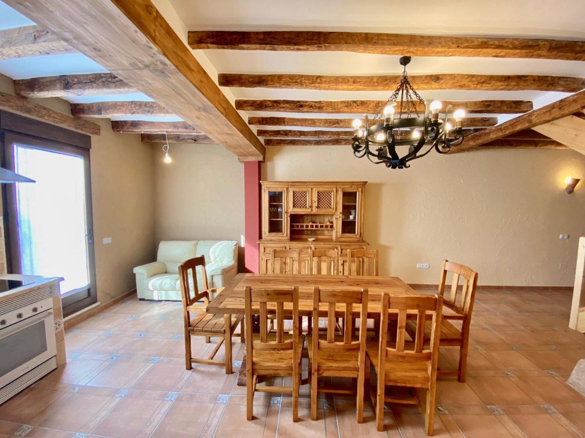 La Parada De Jimena-Casa Rustica Rodeada De Bodegas En Rueda Luaran gambar